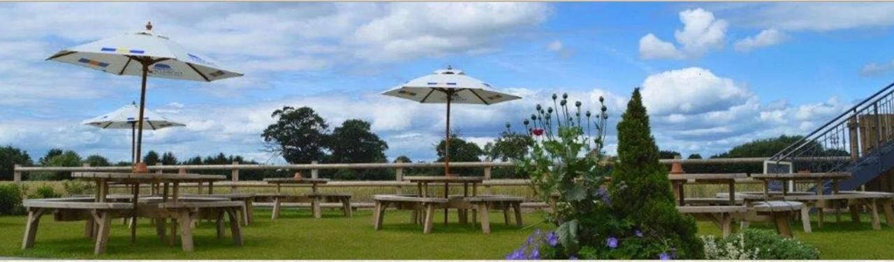 The Queens At Horton Telford Exterior foto